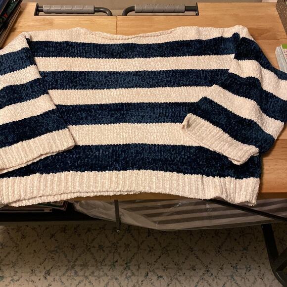 Cropped oversized chenille sweater - Picture 7 of 7